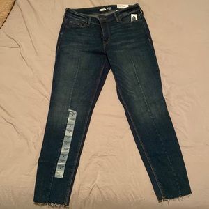 Rockstar skinny jeans w/ cute leg design.